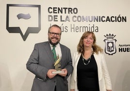 Luis de Vega, Premio Ángel Serradilla: «Lo aprendido en Huelva como periodista en prácticas lo sigo aplicando a miles de kilómetros de aquí»