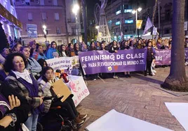 Unas 1.500 personas tomaron parte en la manifestación, que llegó a las puertas del Ayuntamiento de Huelva