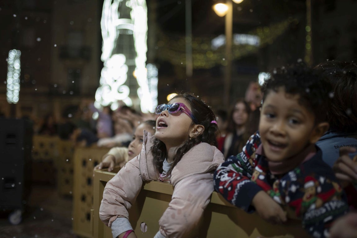 El encendido del alumbrado navideño de Huelva, en imágenes