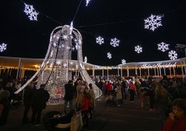 Los niños encienden la Navidad en el Paseo de la Ría de Huelva