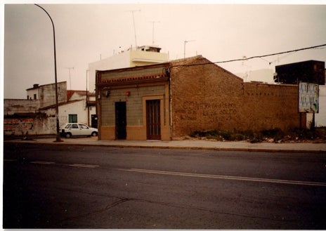 Imagen secundaria 1 - Detalle de la pizarra de pagadores, la taberna (puerta izquierda) y Gonzalo hijo