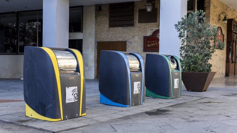 Contenedores en la plaza del Punto