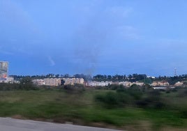 Incendio en la barriada de Marismas del Odiel de Huelva