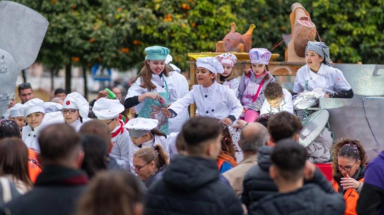 Carroza dedicada a la gastronomía onubense