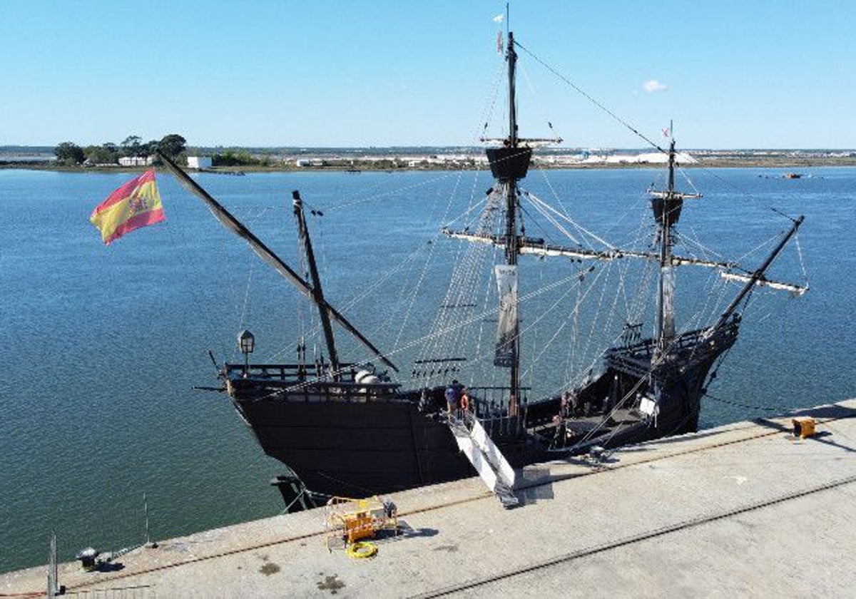 La réplica de la Nao Victoria, en el Muelle de Levante de Huelva