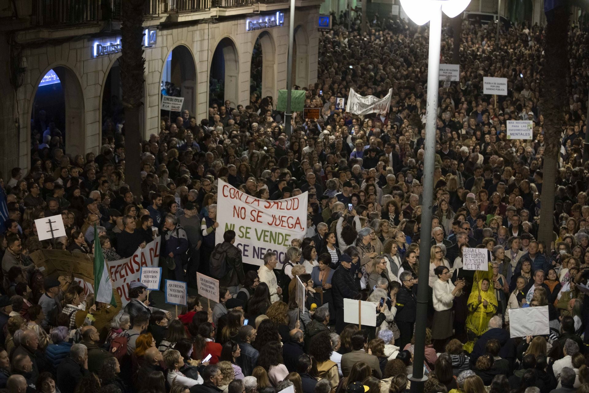 Todas las imágenes de la manifestación por la sanidad pública de Huelva