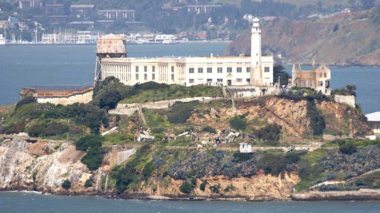 La isla de Alcatraz y su penitenciaría en la Bahía de San Francisco