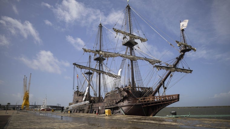 El galeón Andalucía ya está en Huelva y recibiendo visitas
