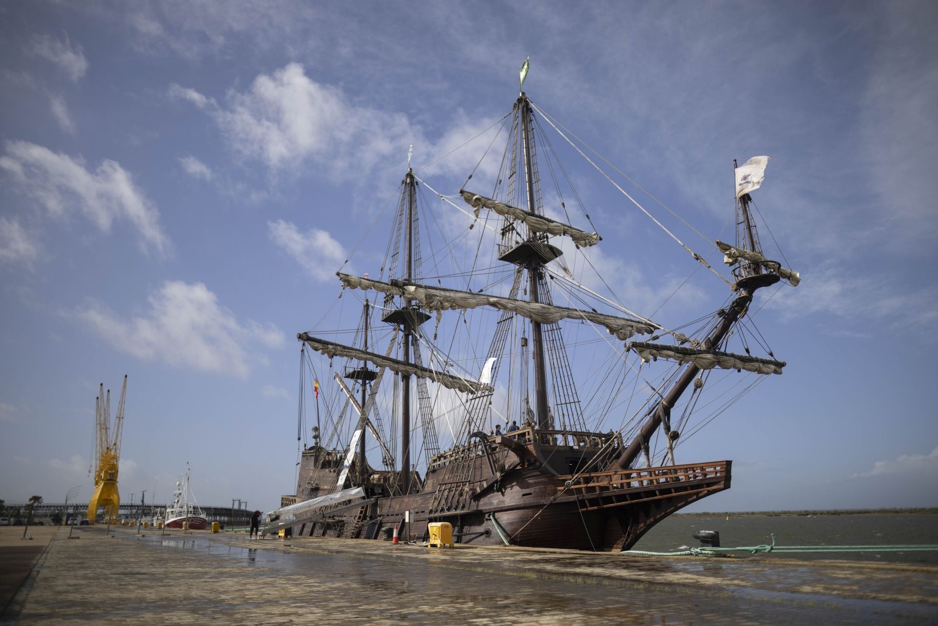 Imágenes de la llegada a Huelva del Galeón Andalucía