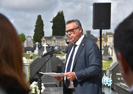 Imagen secundaria 1 - Huelva cumple con la tradición de honrar la memoria de William Martin, 82 años después de su misteriosa aparición