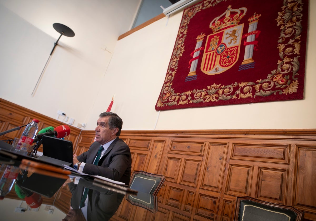 Lorenzo del Río durante la presentación de la memoria del TSJA esta semana en Granada