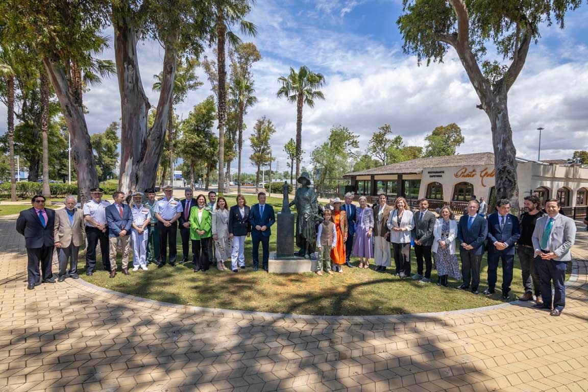 La inauguración de la escultura a Miss Whitney, en imágenes