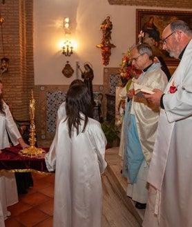 Imagen secundaria 2 - Robert Prevost, en una visita al Convento de las Madres Agustinas