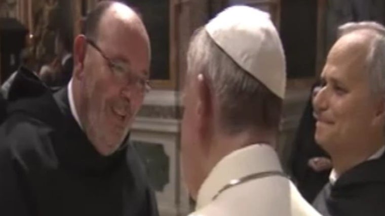 Emilio Rodríguez, junto al Papa Francisco y Robert Prevost , en 2011