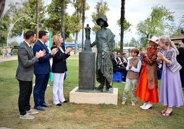 Miss Whitney, inmortalizada junto al Monumento a Colón en la Punta del Sebo de Huelva