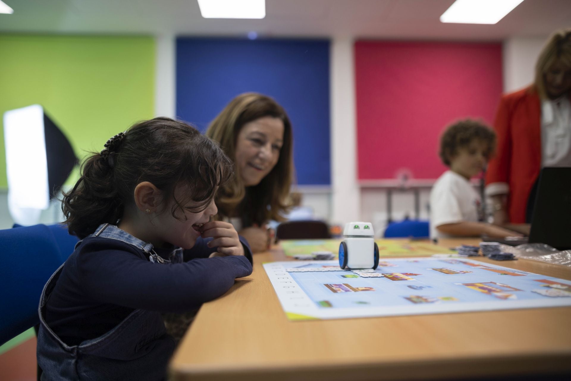 Inauguración 'oficial' del colegio 'Muelle del Tinto', en Pescadería