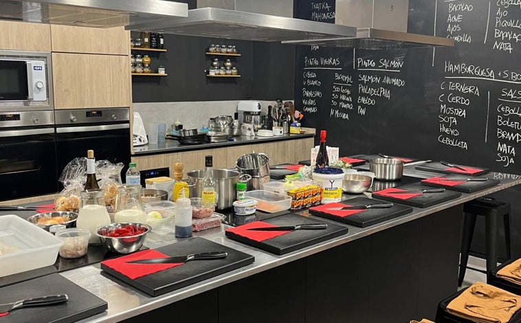 Imagen principal - De las estrellas Michelin a Espacio Escondite: la apuesta culinaria del chef Fran Rabazo en Huelva