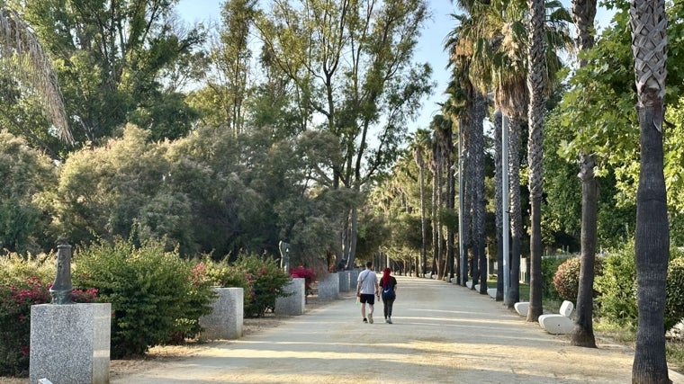 El Ayuntamiento restaurará y reubicará las 62 esculturas del Parque Juan Ceada de Huelva