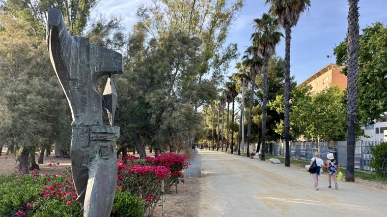El Ayuntamiento restaurará y reubicará las 62 esculturas del Parque Juan Ceada de Huelva
