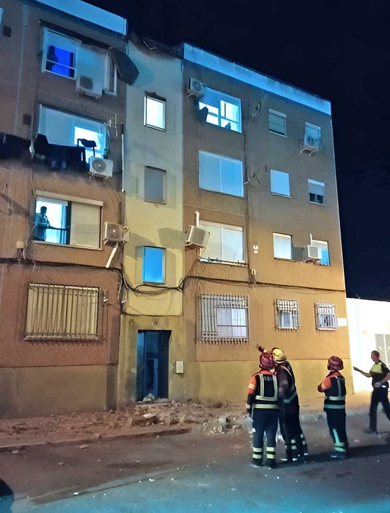 En abril de 2022 cayó uno de estos remates en la calle Azahar, por fortuna sin víctimas