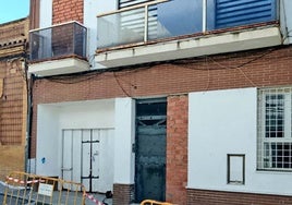 Desalojado y tapiado el edificio 'okupa' de la calle Tharsis de Huelva tras años de denuncias vecinales