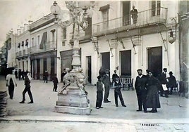 La curiosa historia de la farola más famosa de Huelva: se hizo en 1886 y ha recorrido media ciudad