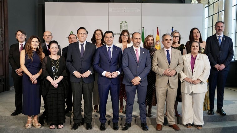 José Rodríguez toma posesión como rector de la Universidad de Huelva