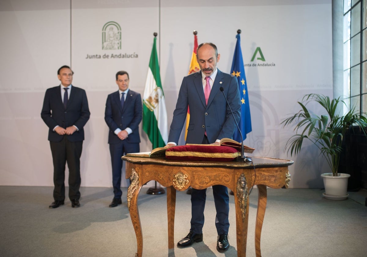 José Rodríguez toma posesión como rector de la Universidad de Huelva