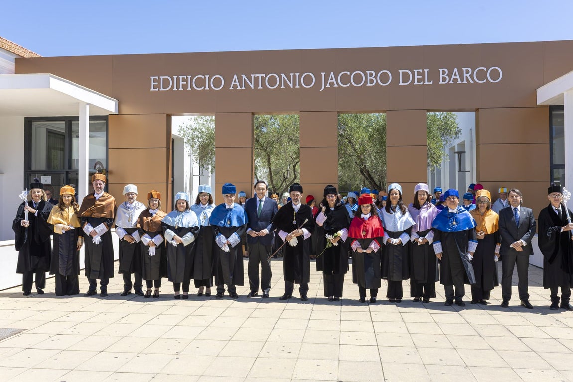 La investidura de José Rodríguez como rector de la Universidad de Huelva, en imágenes