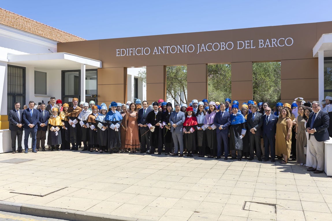 La investidura de José Rodríguez como rector de la Universidad de Huelva, en imágenes