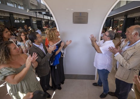 Imagen secundaria 1 - La vida vuelve al Mercado de San Sebastián: reabre rehabilitado tras cuatro años cerrado