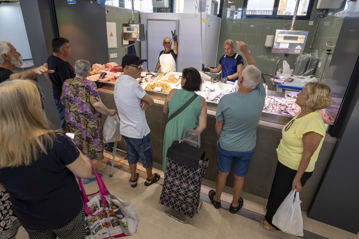 La esperada reapertura del Mercado de San Sebastián, en imágenes