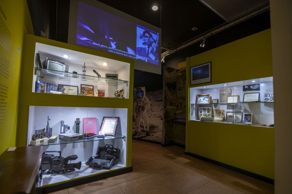 La exposición 'Hermida. De Huelva a la Luna', en imágenes