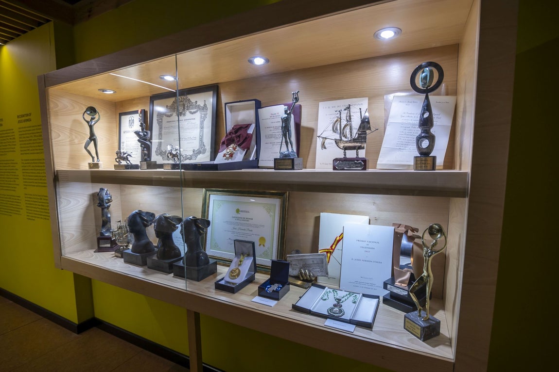 La exposición 'Hermida. De Huelva a la Luna', en imágenes