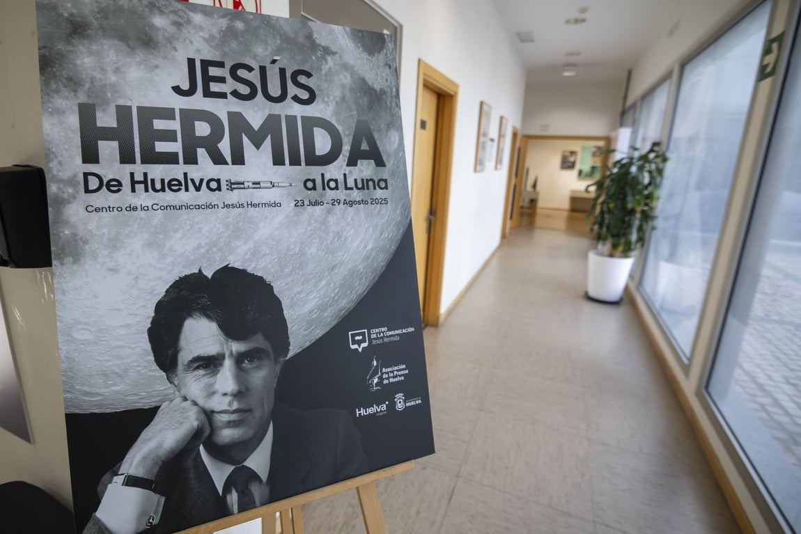 La exposición 'Hermida. De Huelva a la Luna', en imágenes
