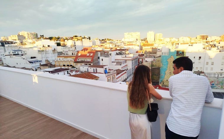 Imagen principal - Gran inauguración del residencial Plus Ultra en el centro de Huelva