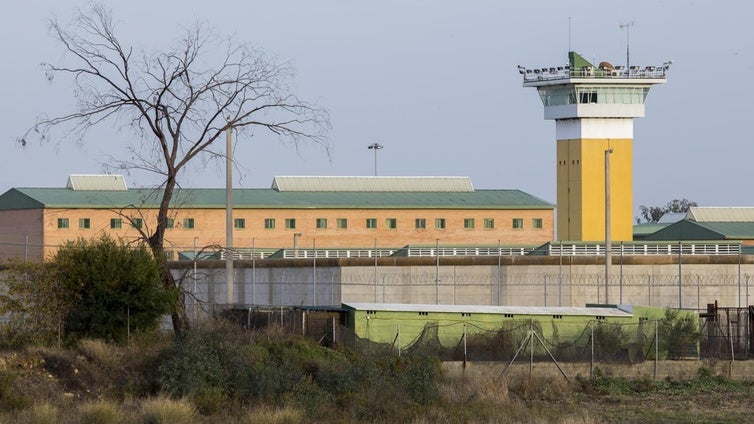 Absuelto un funcionario de la cárcel de Huelva de un delito de malversación