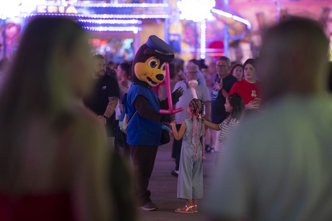 Todas las imágenes de la multitudinaria noche de viernes en Colombinas