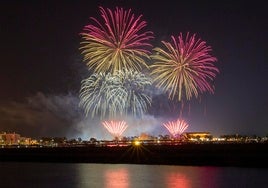 El espectáculo de fuegos artificiales que cerró las Colombinas, en imágenes