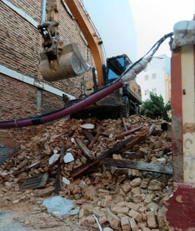 Imagen secundaria 2 - Derriban la histórica casa vinculada a dos de los arquitectos más importantes de Huelva