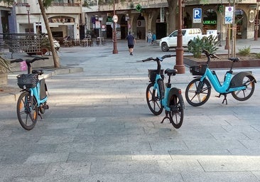 El nuevo servicio de bicicletas de alquiler en Huelva genera debate por la ausencia de lugares concretos para dejarlas