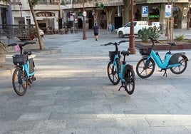 El nuevo servicio de bicicletas de alquiler en Huelva genera debate por la ausencia de lugares concretos para dejarlas
