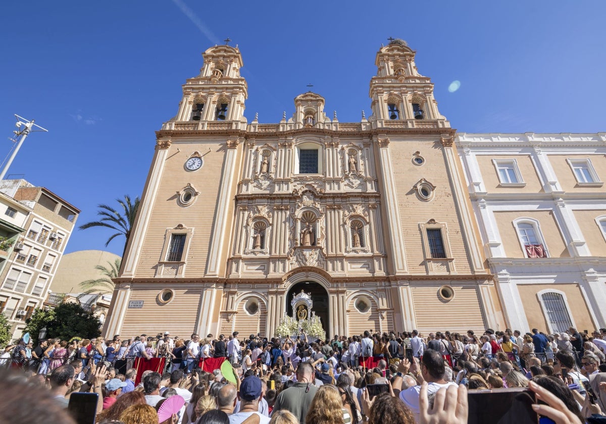 La Virgen de la Cinta en su llegada a la catedral