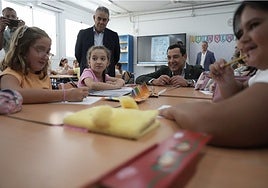 Juanma Moreno anuncia en Almonte una inversión de 55 millones para climatizar los colegios