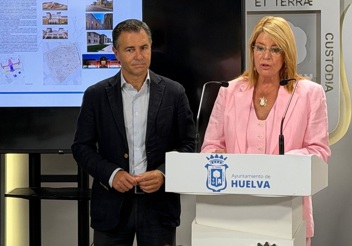 La alcaldesa, esta mañana, durante el anuncio