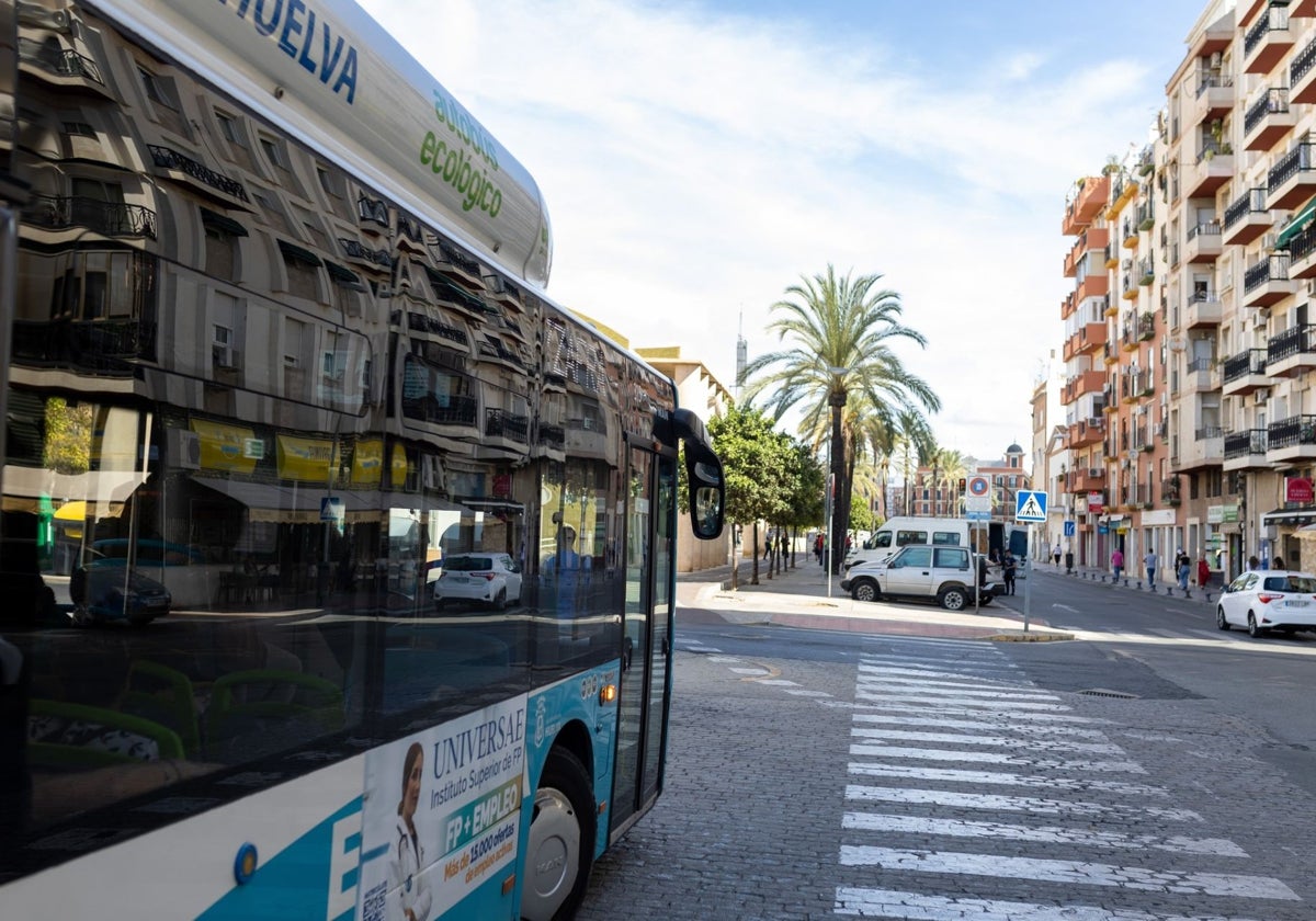 Foto de archivo de un autobús de Emtusa en Zafra