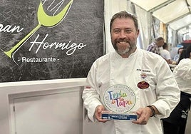 Juan Hormigo , ganador de la Feria de la Tapa de Huelva: «Nos falta creérnoslo, somos más que choco frito, coquinas y gambas»