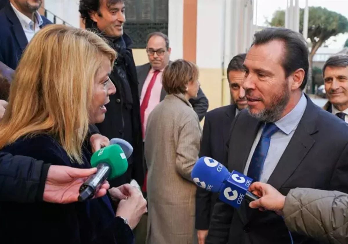 Foto de archivo de Pilar Miranda con el ministro Óscar Puente