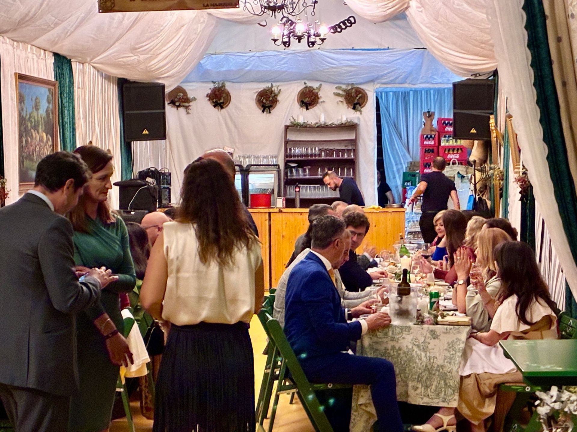 La cena del choquito frito en la Feria del Caballo de Huelva, en imágenes