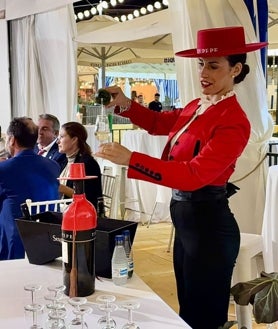 Imagen secundaria 2 - El arranque de la Feria del Caballo de Huelva sabe a choquito frito: «Cada año va a más»